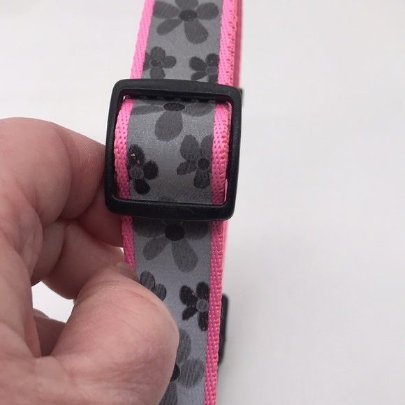Top Paw Adjustable Reflective Dog Collar (Small to Med.) Pastel Pink/Grey Daisy - Picture 5 of 6